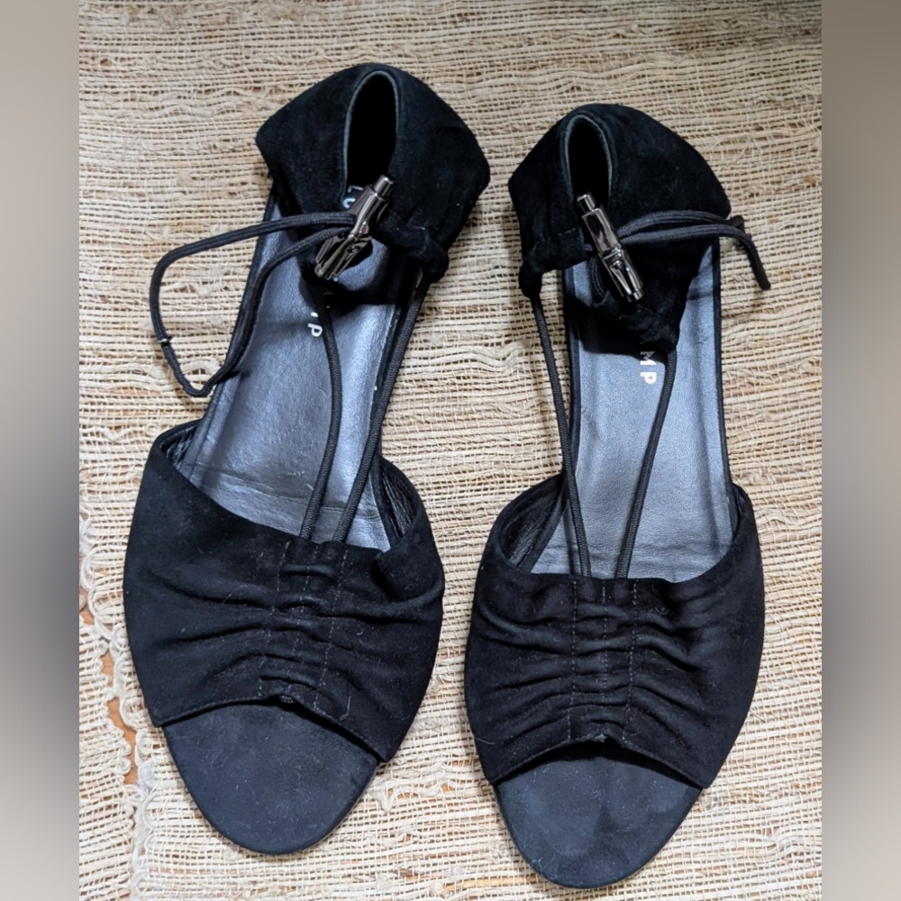 LONGCHAMP Toggle Flat Sandal in Black Size 39